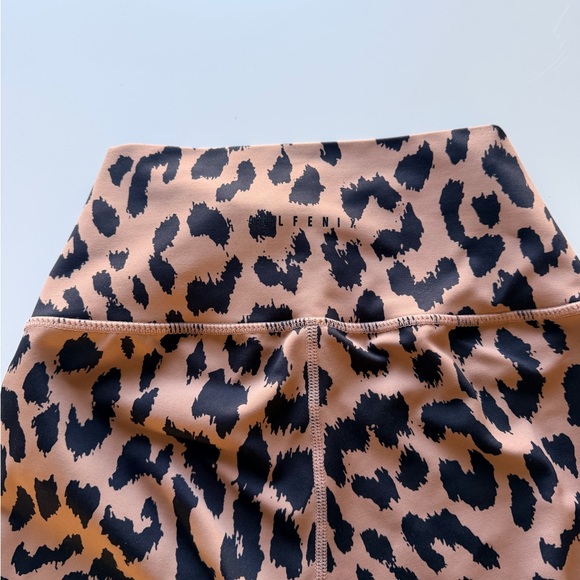 ALLFENIX Leopard Print Women's Leggings and Top Set - Picture 9 of 12